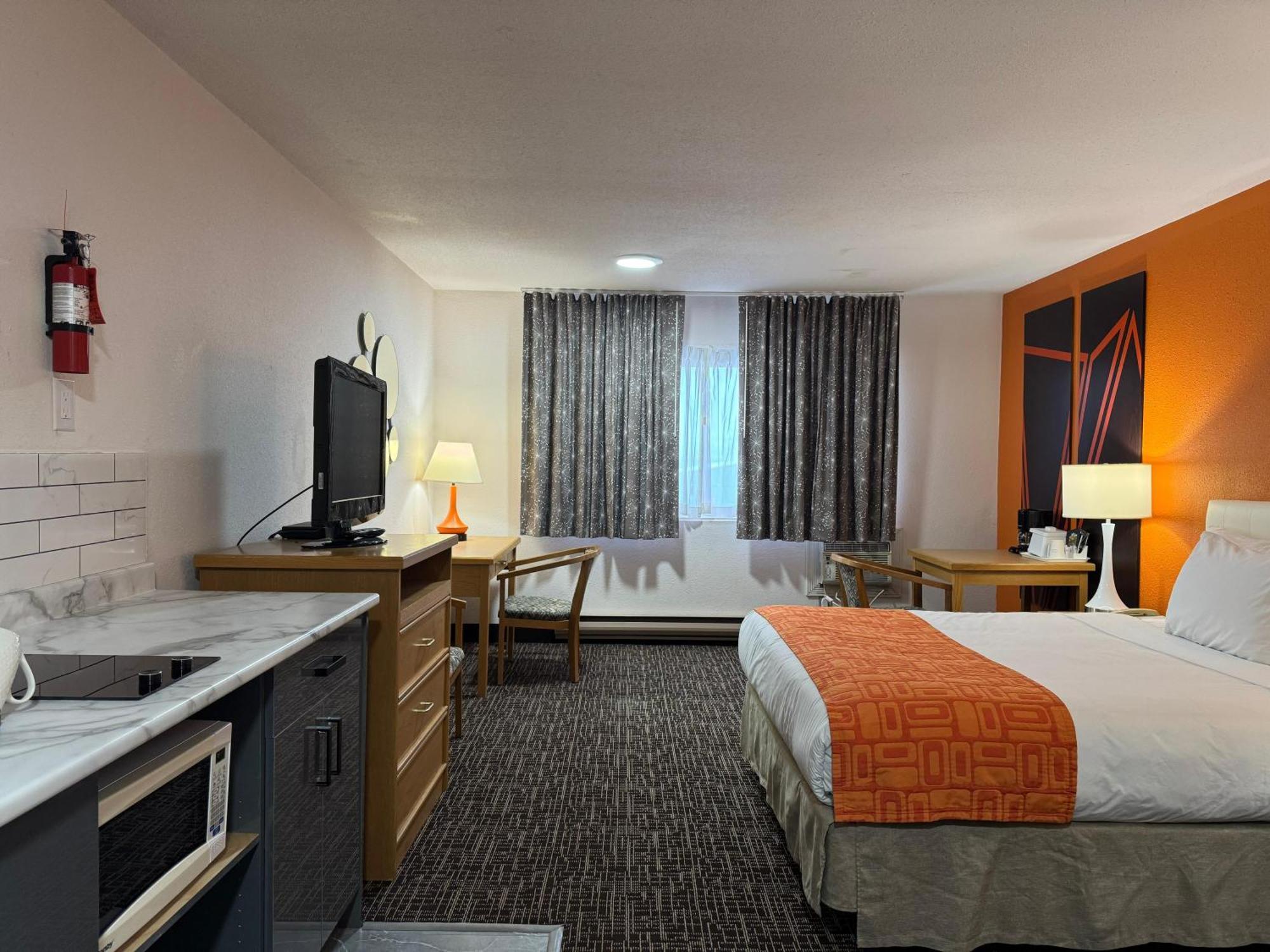 Howard Johnson By Wyndham Fort St. John Esterno foto