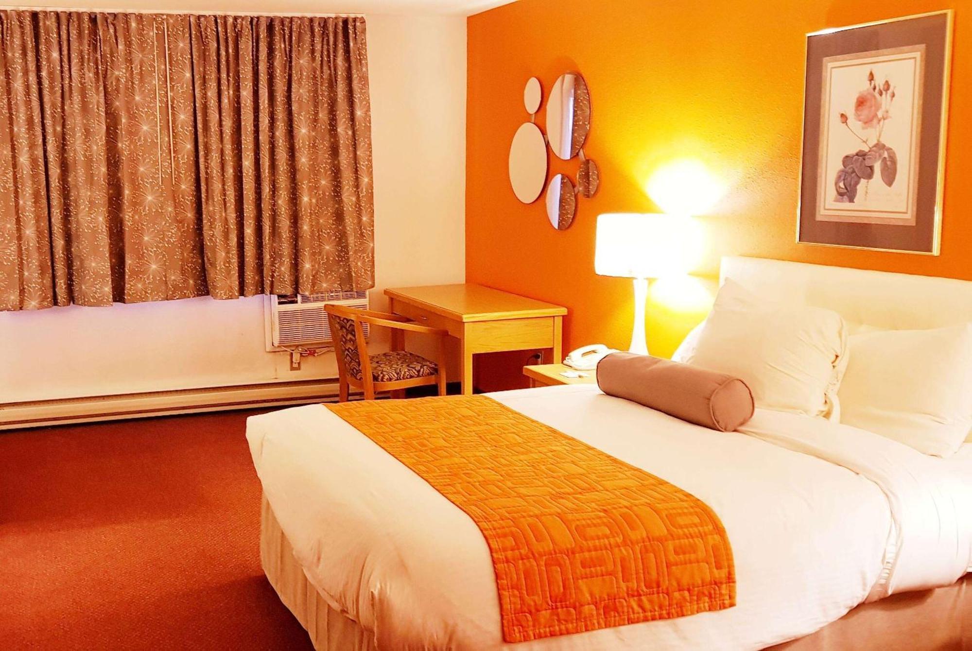 Howard Johnson By Wyndham Fort St. John Esterno foto