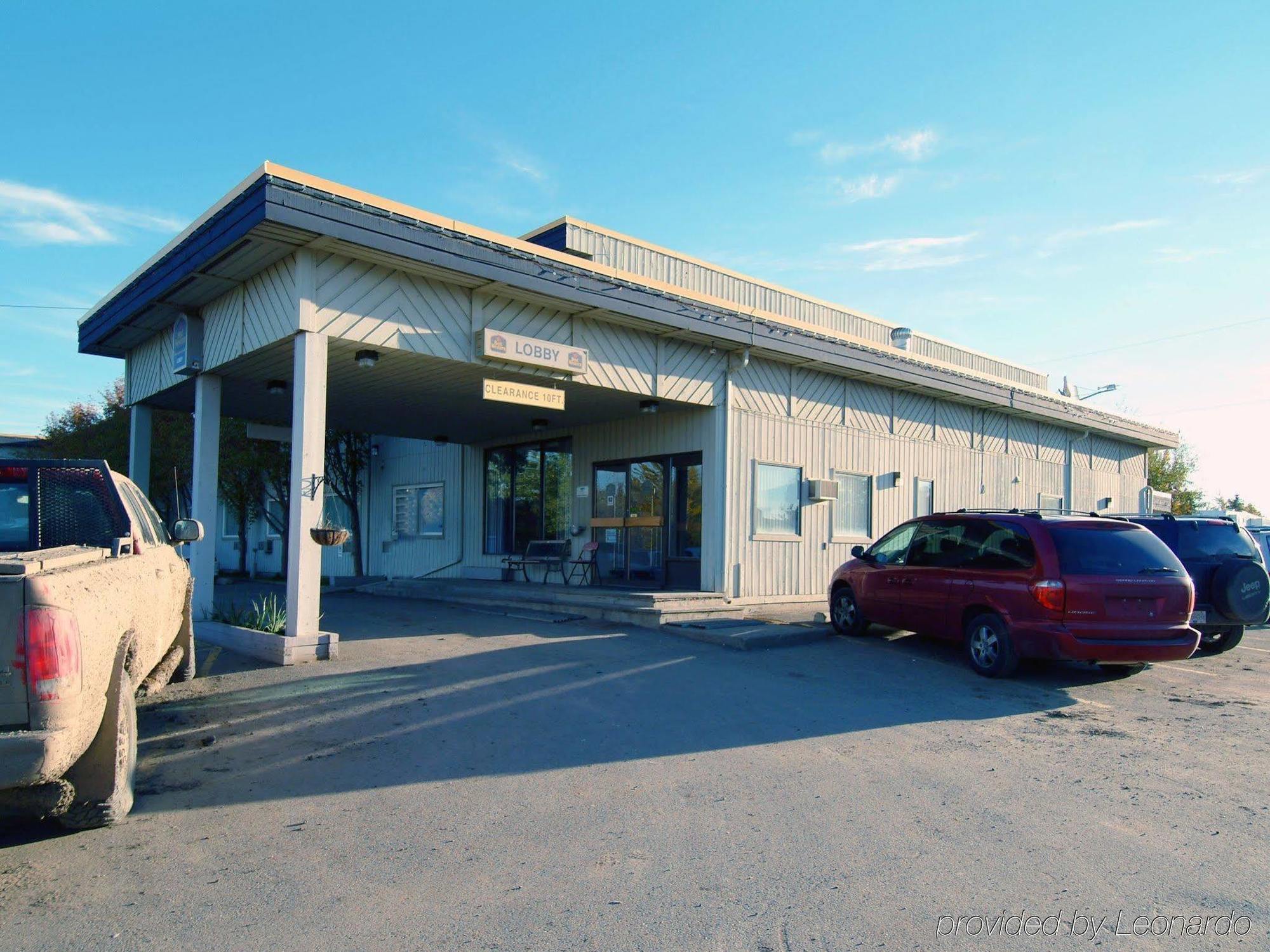 Howard Johnson By Wyndham Fort St. John Esterno foto