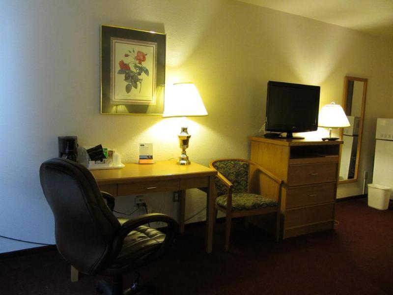 Howard Johnson By Wyndham Fort St. John Esterno foto
