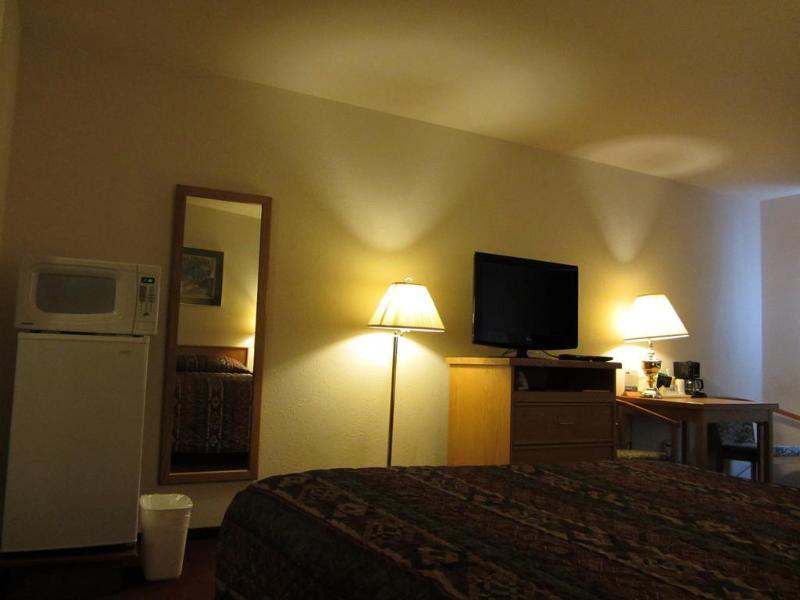 Howard Johnson By Wyndham Fort St. John Esterno foto