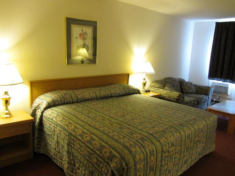 Howard Johnson By Wyndham Fort St. John Esterno foto