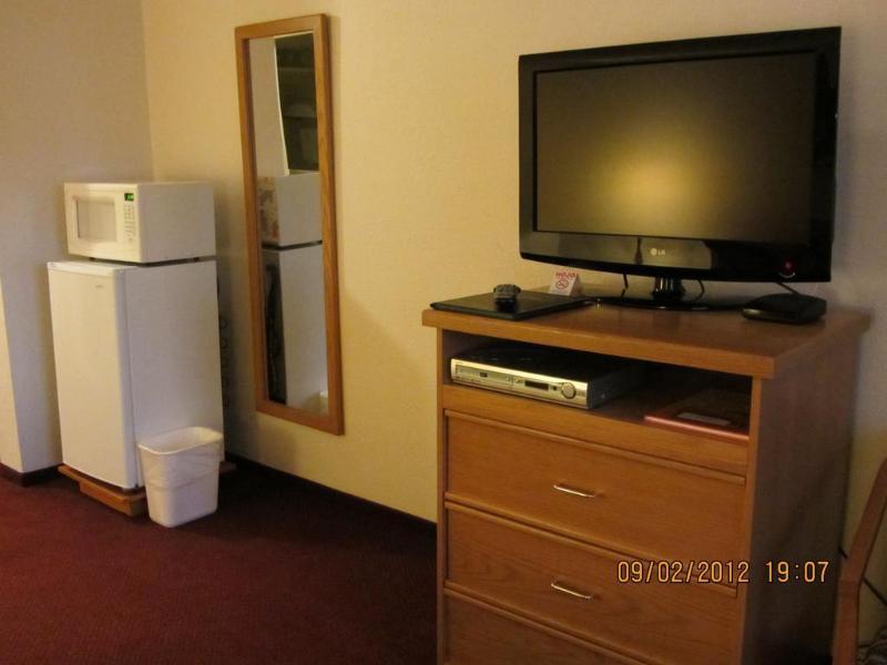 Howard Johnson By Wyndham Fort St. John Esterno foto
